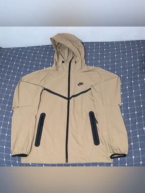 Nike Tech Woven Full-Zip Jacket Parachute Beige Black HM7151-297 Size: XSmall